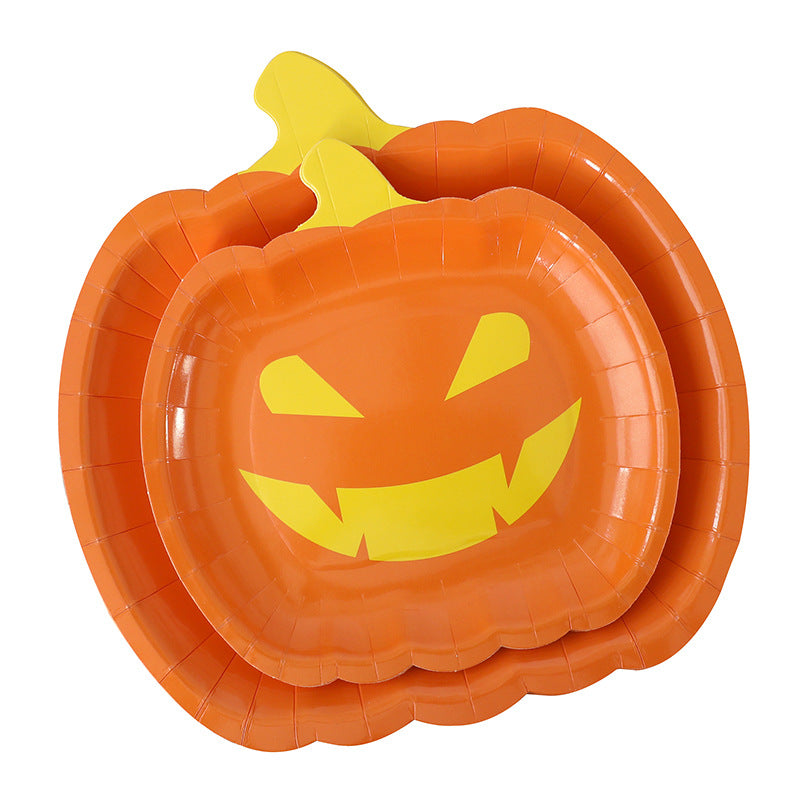 Pumpkin-shaped paper plate for Thanksgiving