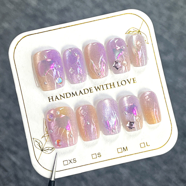 Artificial nail art with sparkling accents and transparent color gradient Kalsten