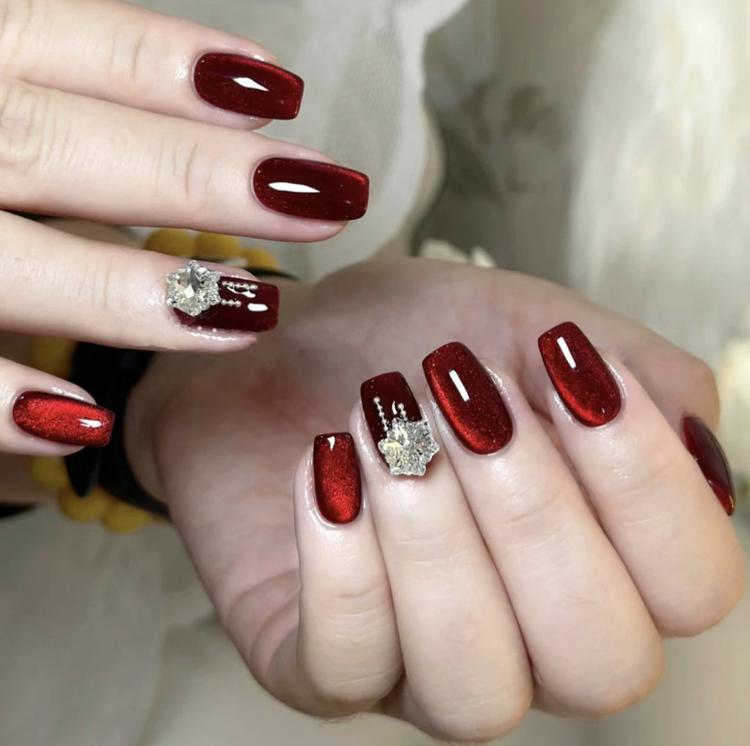 Artificial nail set with sparkling accents and glamorous design Kalsten