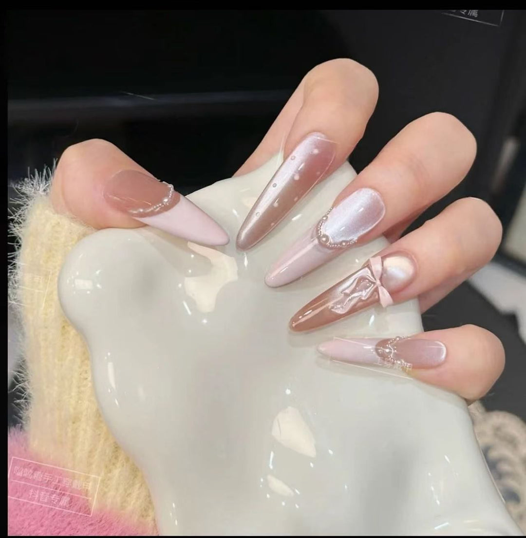 Glamorous artificial nail tips with elegant decorations Kalsten