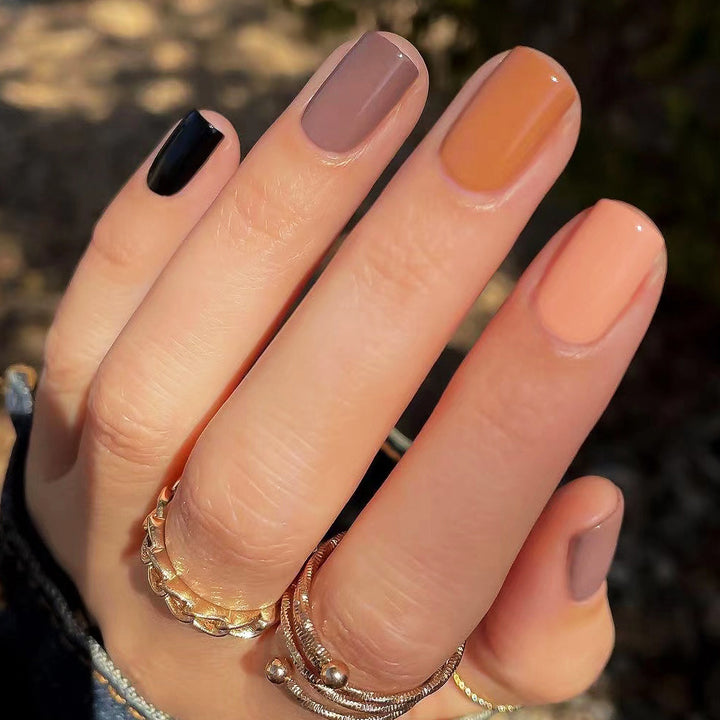 Artful nail extensions with an elegant leaf pattern Kalsten