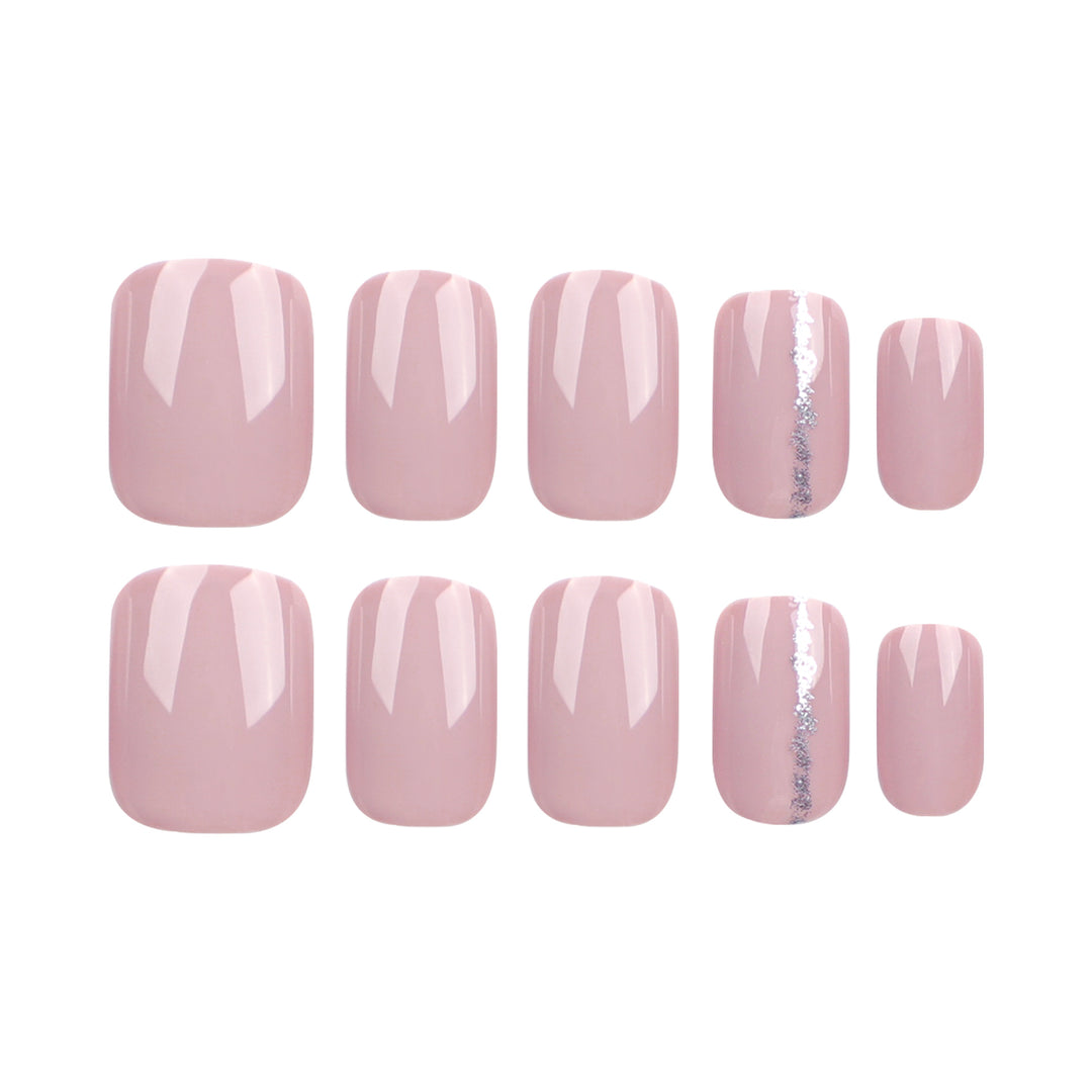 Nail art with elegant glitter accent Kalsten