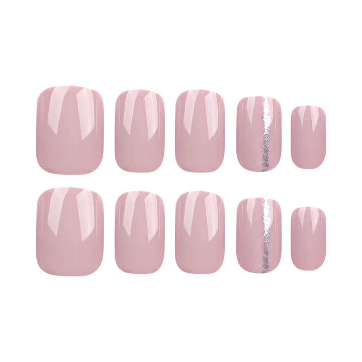 Nail art with elegant glitter accent Kalsten
