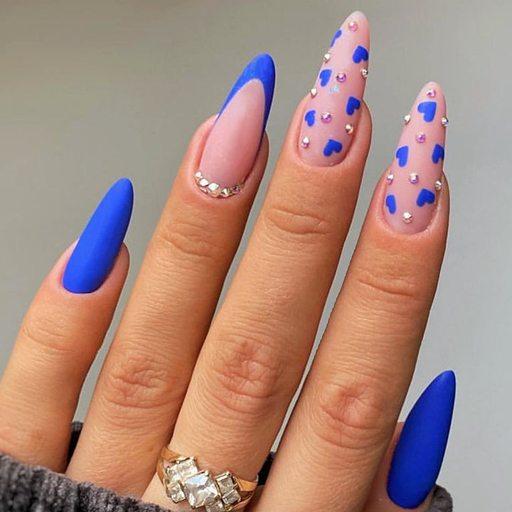 Nail art set with heart design and glitter accents Kalsten