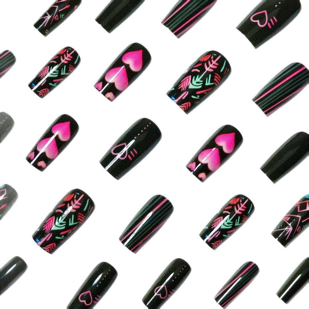 Creative artificial nails with modern graphic designs Kalsten