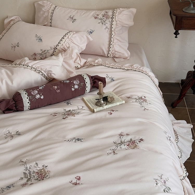 Bedding set made of cotton satin in vintage style with floral embroidery, ruffle and lace trim