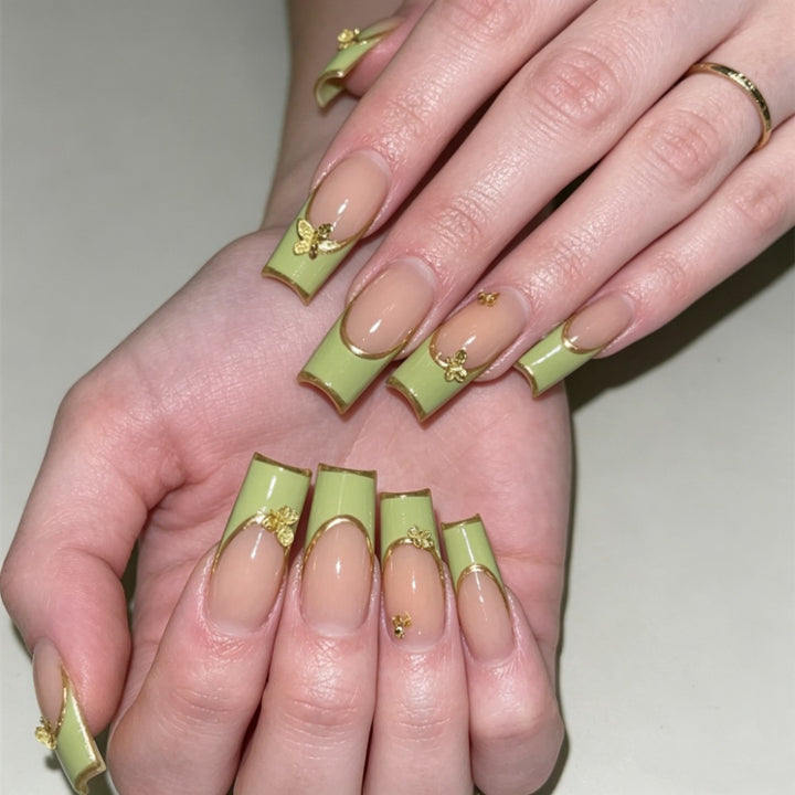 Artificial nails with elegant floral and delicate design Kalsten