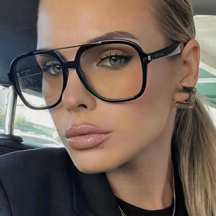 Women's square sunglasses with protective UV filter and elegant frame Kalsten