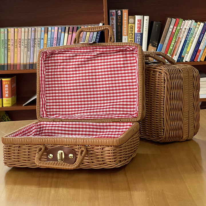 Vintage-Inspired Woven Storage Case Kalsten