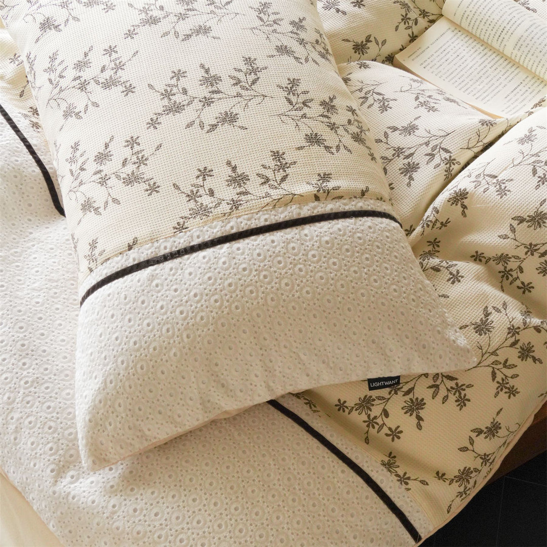 Cotton bedding set with waffle structure, fine floral print and decorative ribbon