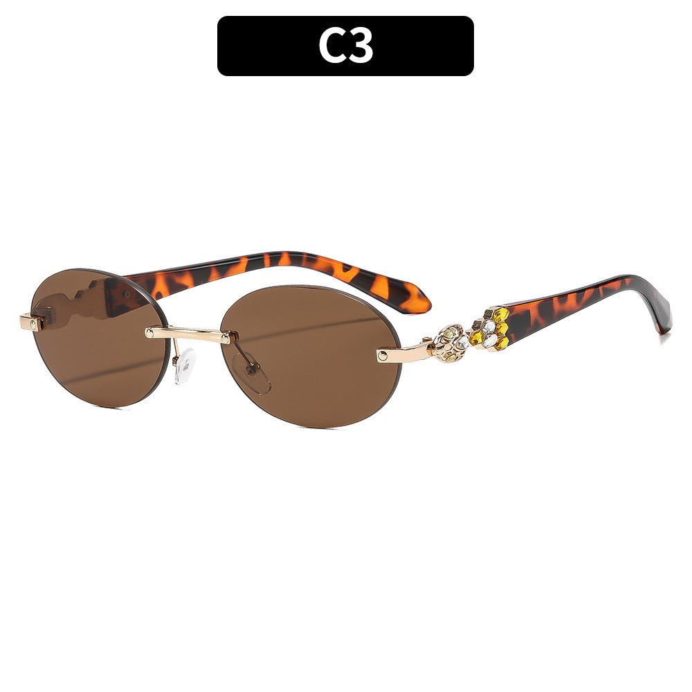 Fashion-Forward Oval Frame Sunglasses