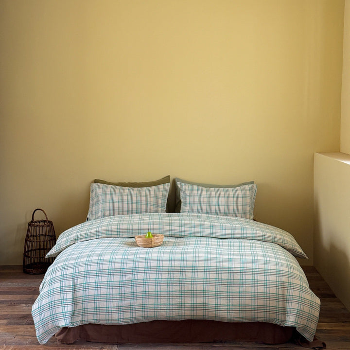 Duvet cover set made of cotton percale with a fine check pattern