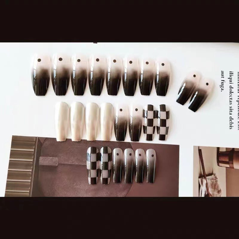 Nail art set with graphic patterns and elegant finish Kalsten