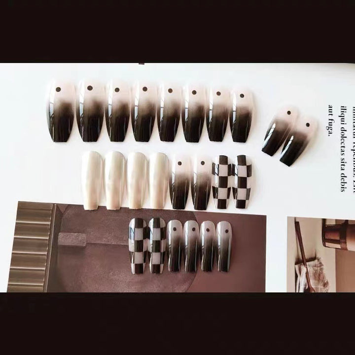 Nail art set with graphic patterns and elegant finish Kalsten