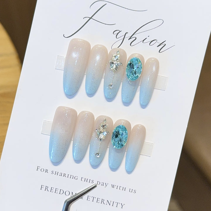 Glamorous artificial nails with sparkling rhinestone details Kalsten