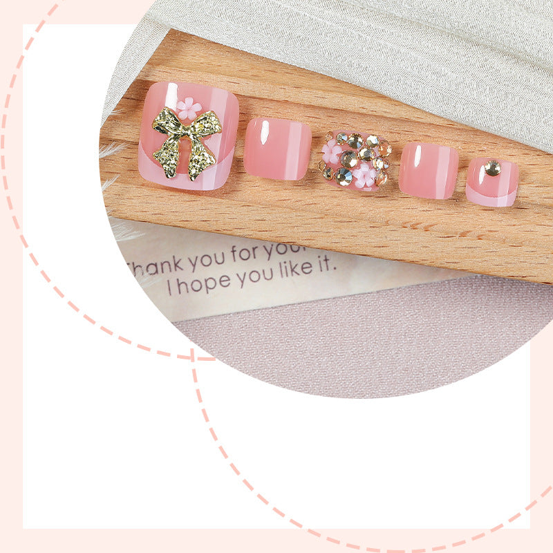 Artificial nail set with glamorous decorations and shimmering accents Kalsten