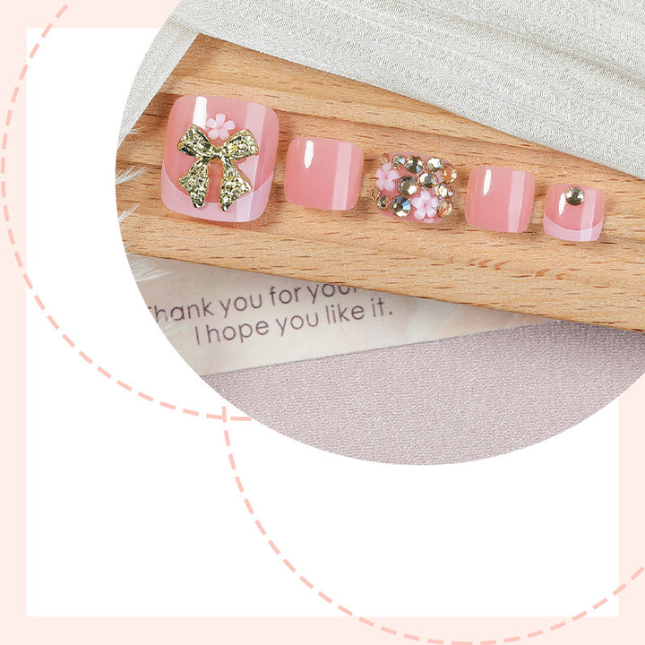 Artificial nail set with glamorous decorations and shimmering accents Kalsten