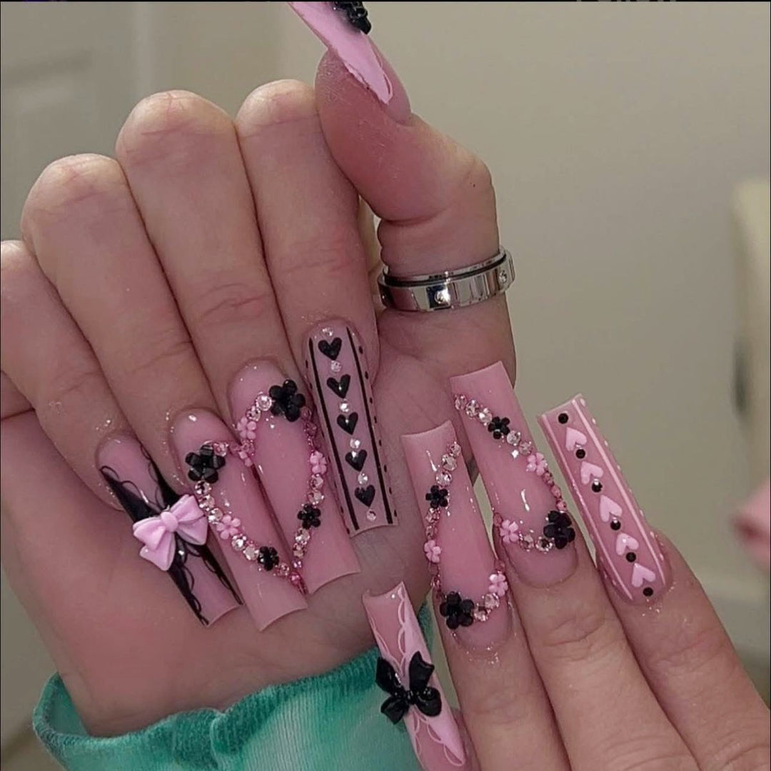 Fake nail set with playful 3D roses and elegant accents Kalsten