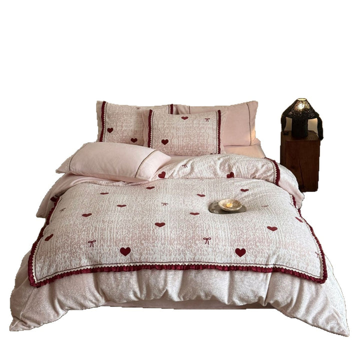 Quilted bedding set with heart and bow appliqué