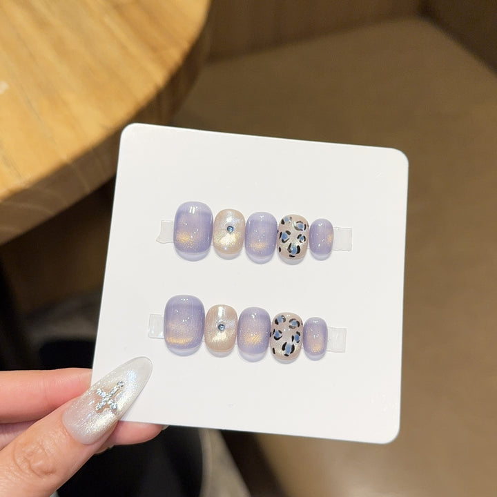 Glamorous artificial nails with elegant glitter elements Kalsten