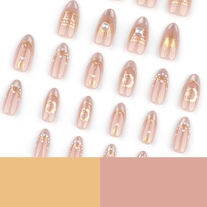 Glamorous nail art with fine gold accents Kalsten