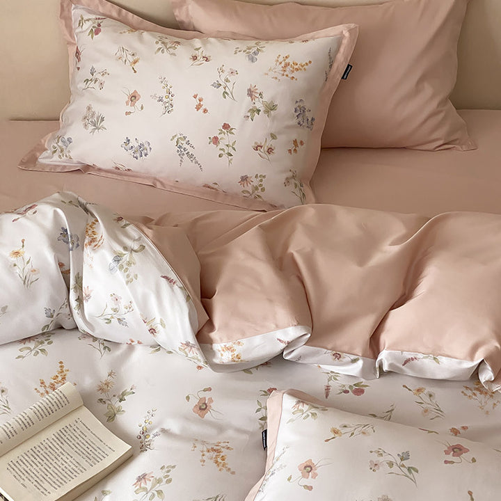 Luxurious cotton satin bedding set with fine botanical print and contrasted edge