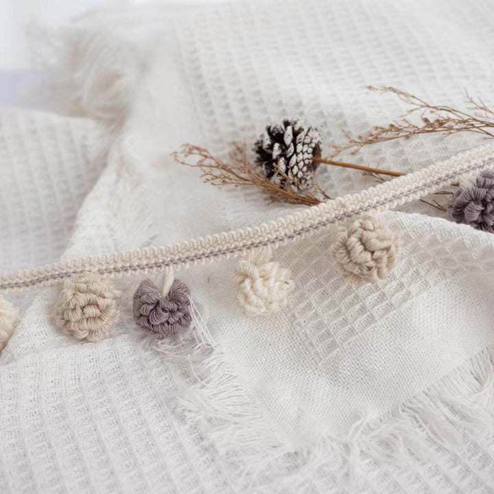Decorative border with pompons Kalsten