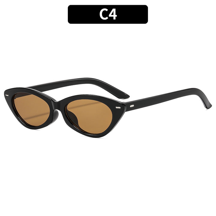 Vintage-Inspired Cat-Eye Sunglasses Sophisticated Look