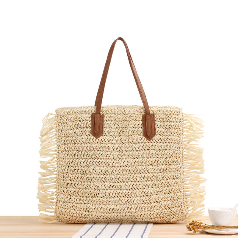 Beach bag with fringed design made of natural woven material Kalsten