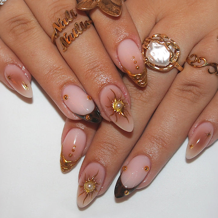 Artificial nail set with elegant gold pearls and delicate designs Kalsten