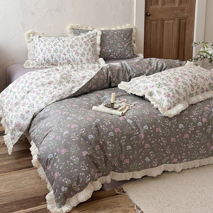 Reversible quilt in vintage botanical design with ruffle and matching pillowcases
