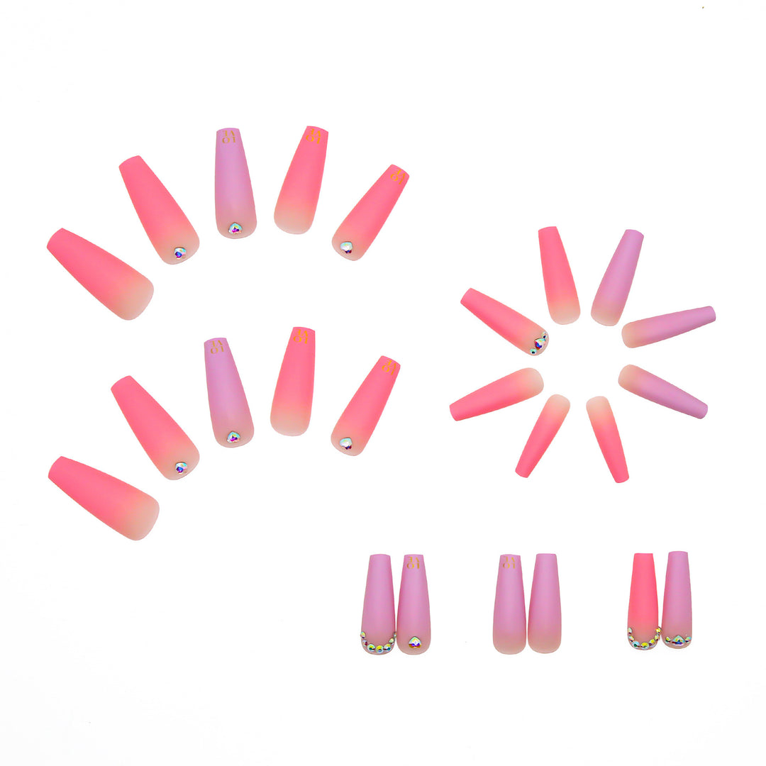 Nail set with enchanting heart details Kalsten