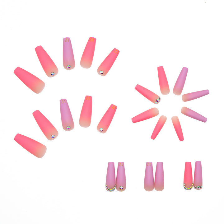 Nail set with enchanting heart details Kalsten