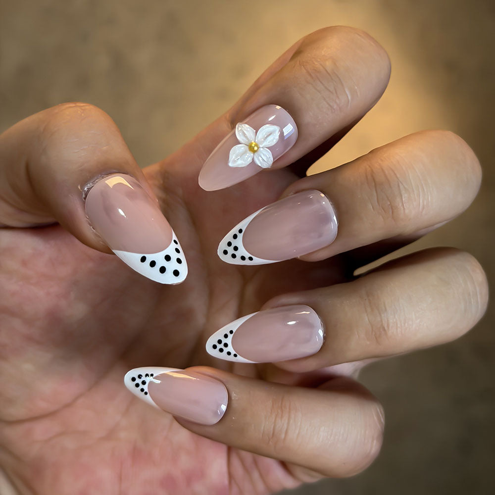 Elegant Floral-Embellished Press-On Nails Kalsten