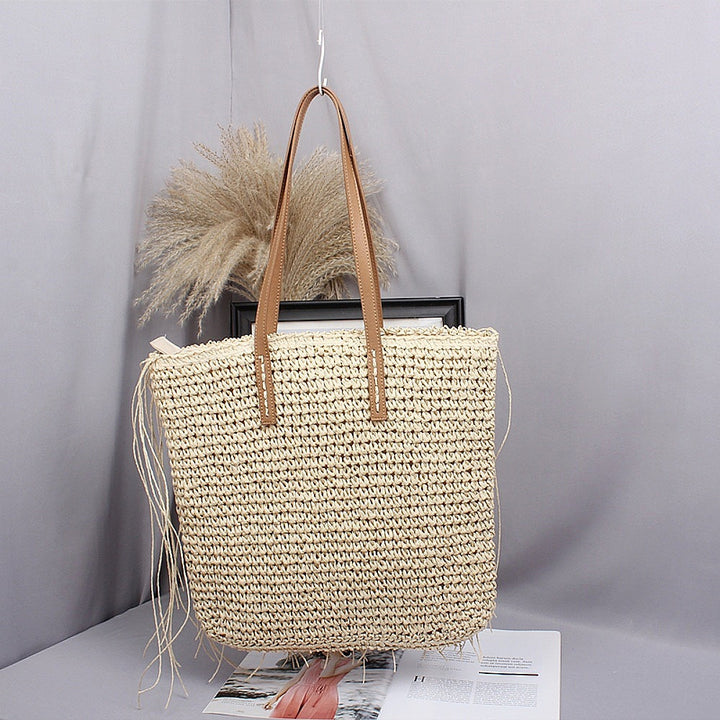 Handwoven beach bag made of natural materials with leather accents Kalsten