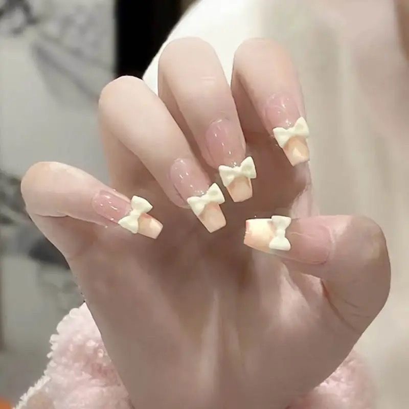 Artful nail designs with cat motif Kalsten