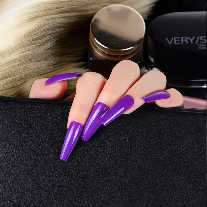 Artificial nails with elegant design Kalsten