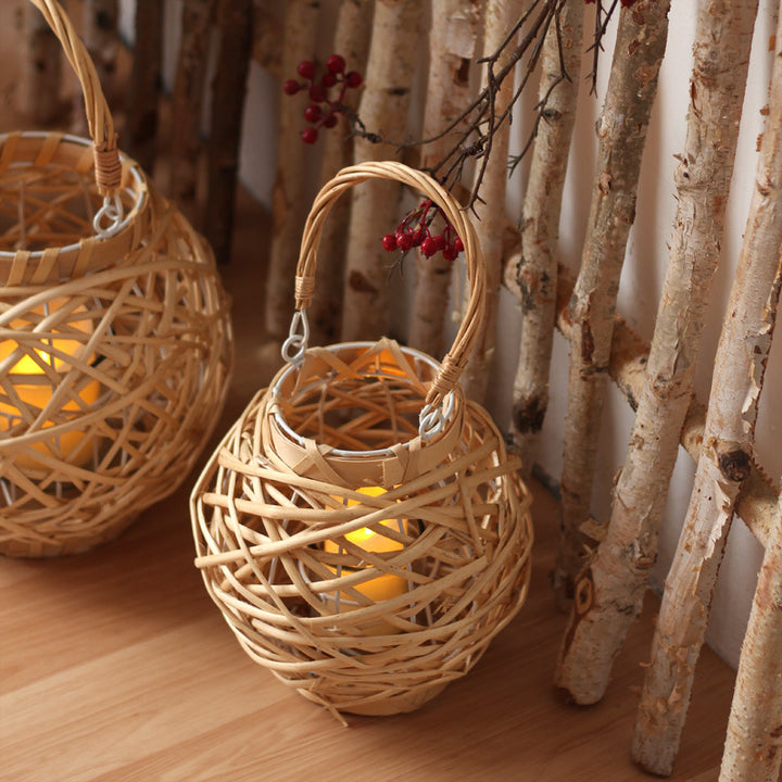 Decorative lantern made of woven natural material Kalsten