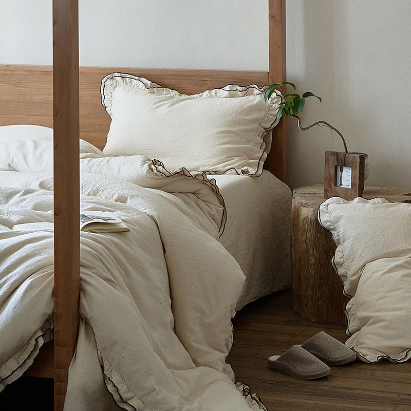 Breathable bedding set made of washed linen-cotton mix with edge ruffle