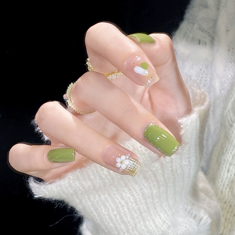Artificial nail set with elegant handcrafted designs Kalsten