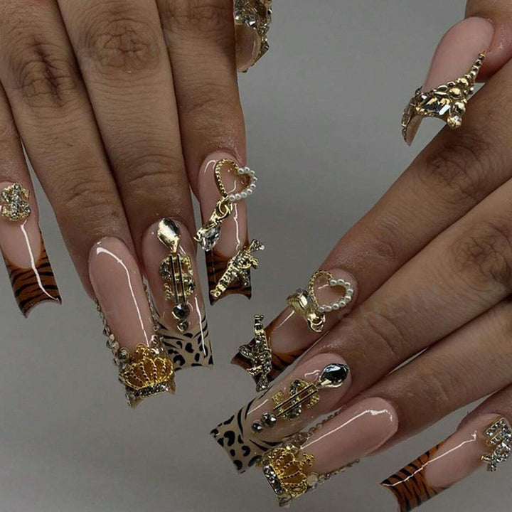Artificial nail set with elegant golden and animal decorations Kalsten