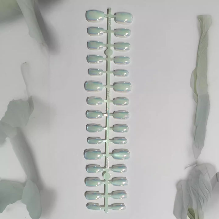 Iridescent Press-On Nail Set Kalsten