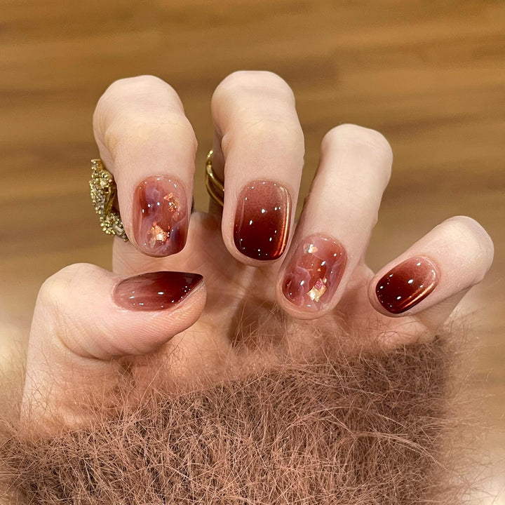 Artificial nails with elegant gradient and golden accents Kalsten