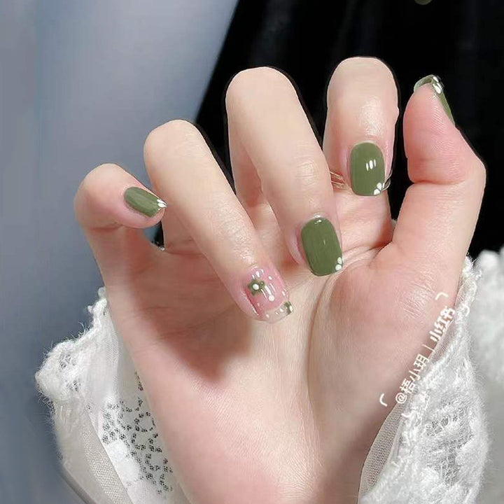 Festive Nail Art Press-Ons Kalsten