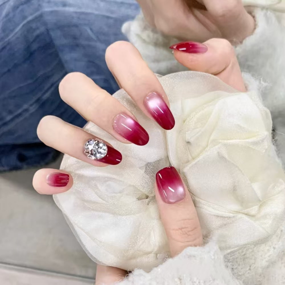 Glamorous Nail Makeup Kalsten