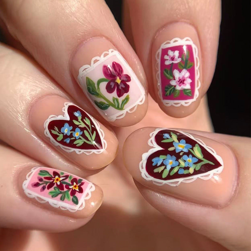 Artificial nail set with floral designs and romantic details Kalsten
