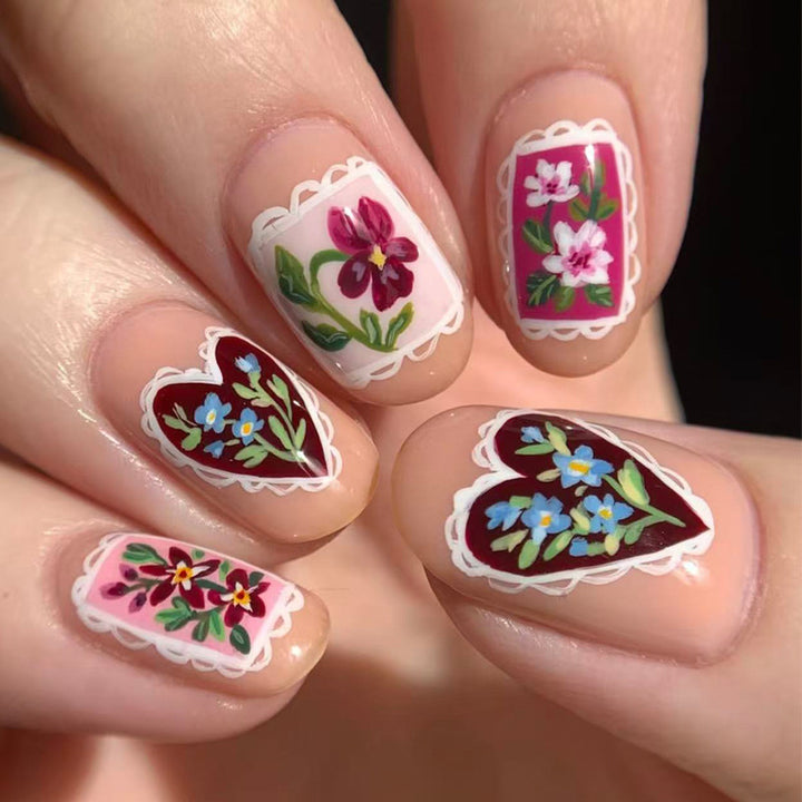 Artificial nail set with floral designs and romantic details Kalsten