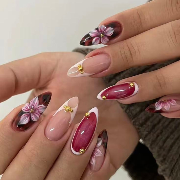 Nail set with elegant floral accents and high gloss finish Kalsten