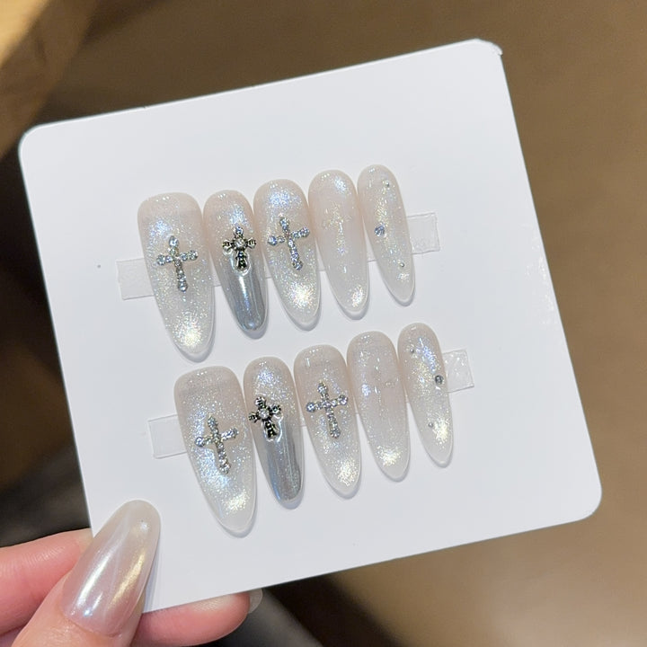 Glamorous artificial nails with sparkling accents Kalsten