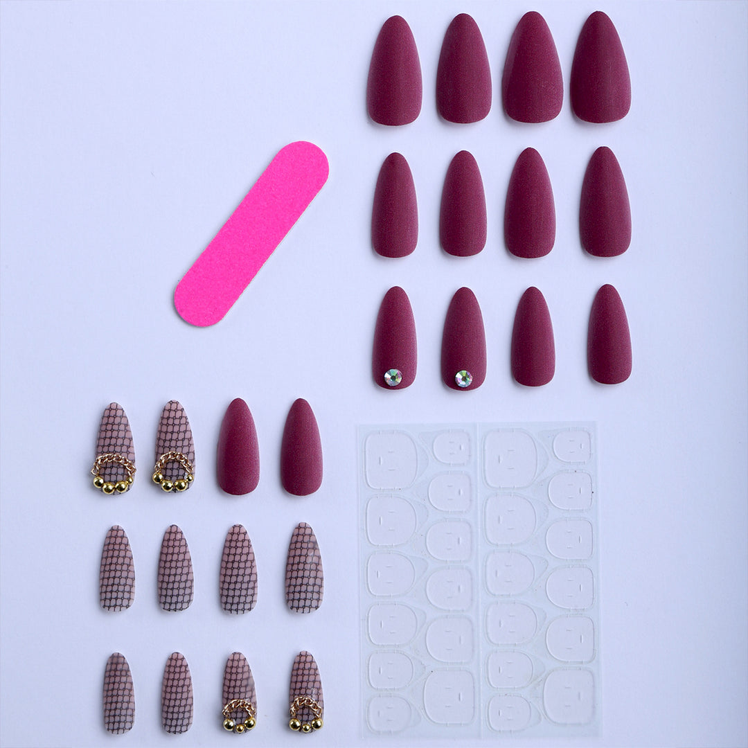 Artificial nails with unique network design and glamorous accents Kalsten